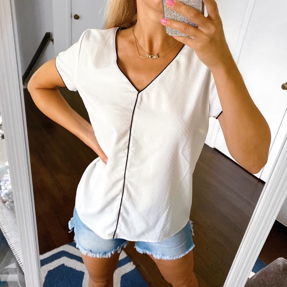 🐚 LOLA LIZA OFF-WHITE BLACK TRIM BLOUSE! - Picture 2 of 10